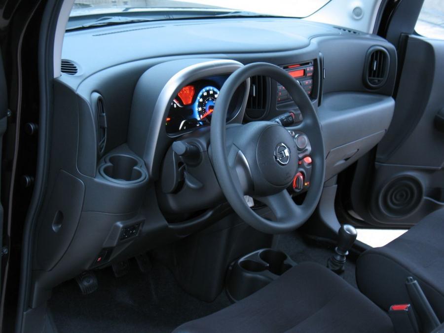 Интерьер Nissan Cube (Z12) 2009 года  (US) (фото 35 из 84)